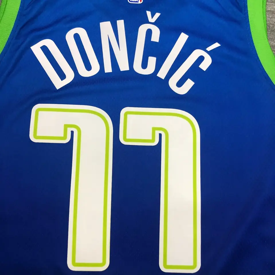 Foto 8 de Temporada 20 Dallas Mavericks camiseta edición limitada con degradado n.º 77 Luka Dončić