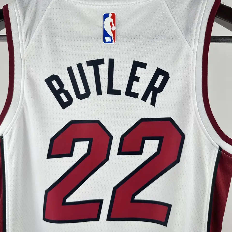 Foto 7 de Infantil/Juvenil: Heat cuello en V blanco nº 22 Butler