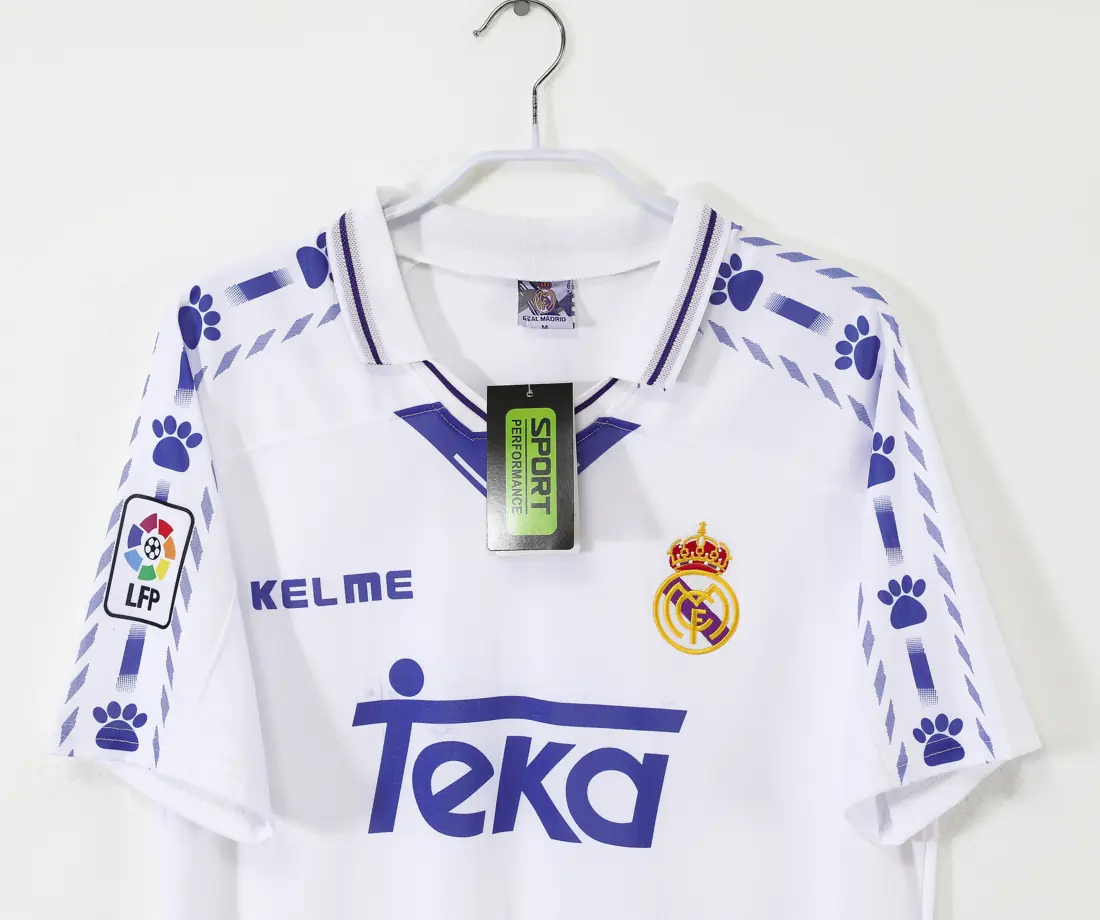 Foto 6 de Temporada 1996/97 Real Madrid local retro 5A