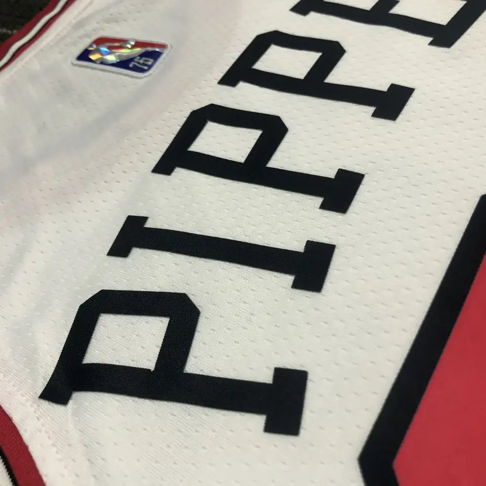 Foto 7 de 75 aniversario, Bulls, blanco, número 33, Pippen