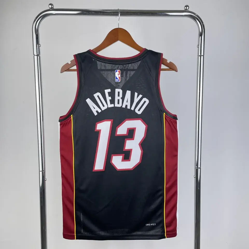 Foto 3 de Temporada 23 Miami Heat camiseta cuello en V negra número 13 Adebayo