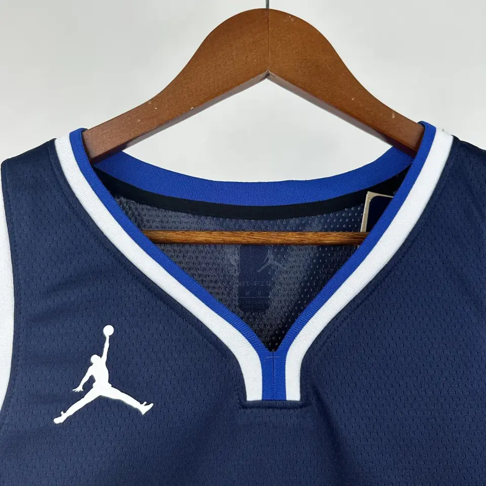 Foto 4 de Temporada 23 Mavericks Jumpman número 5 Russell