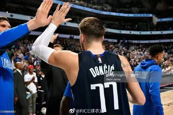 Foto 2 de Temporada 21 Dallas Mavericks edición limitada temática Jordan nº 77 Luka Doncic