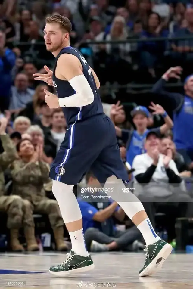Foto 3 de Temporada 21 Dallas Mavericks edición limitada temática Jordan nº 77 Luka Doncic