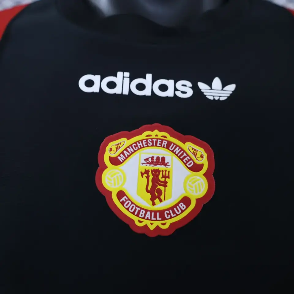 Foto 8 de Camiseta informal retro negra del Manchester United, tallas S-3XL, temporadas 26-27