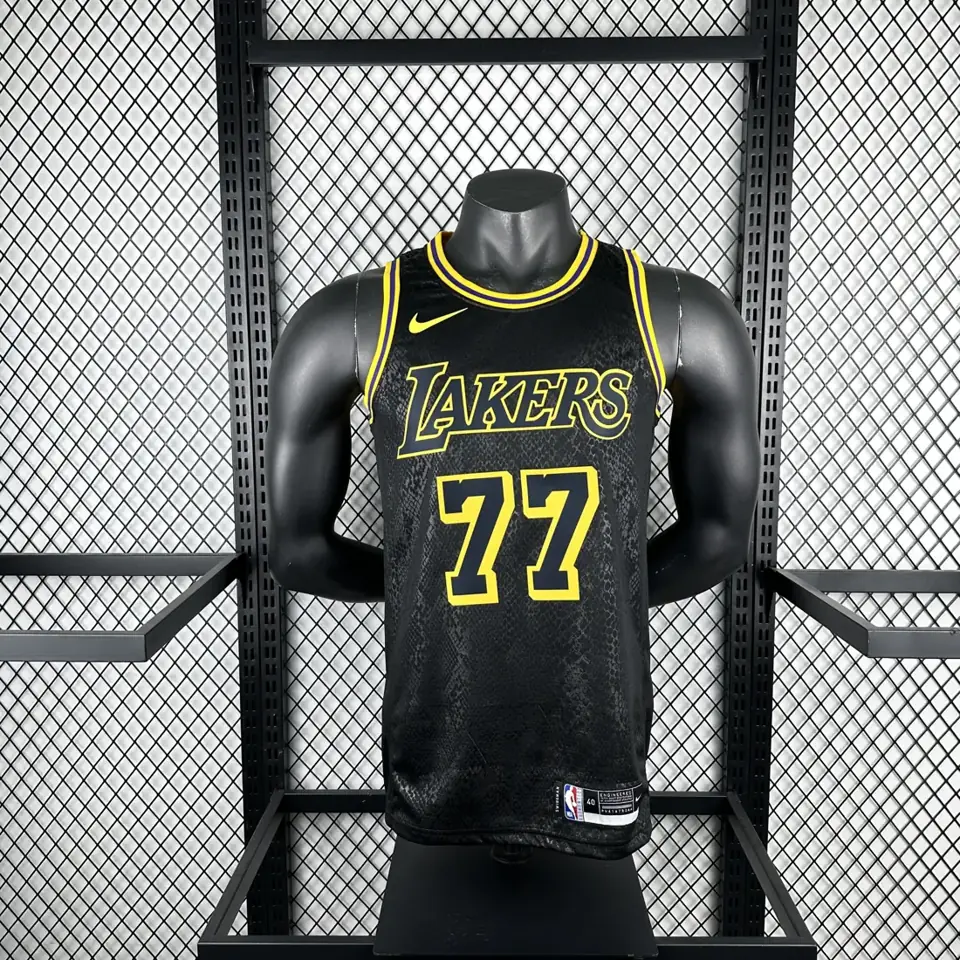 Foto 3 de Lakers piel de serpiente número 77 Doncic