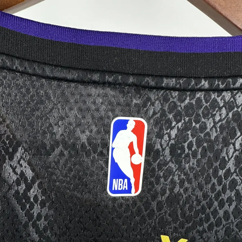 Foto 6 de Lakers piel de serpiente número 77 Doncic