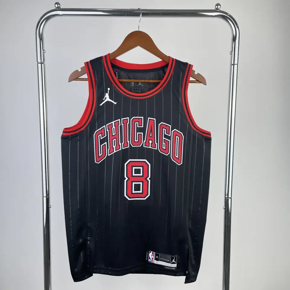 Foto 1 de Temporada 23 Chicago Bulls edición Air número 8 LaVine