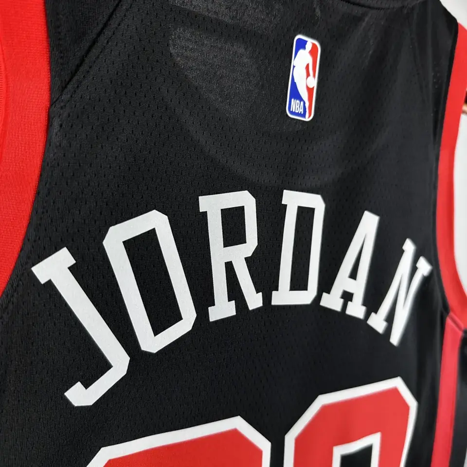 Foto 4 de Temporada 24 Bulls Edición Ciudad número 23 Jordan