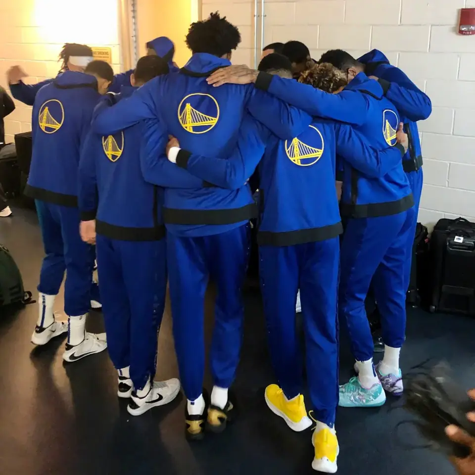 Foto 7 de Producto auténtico de tienda oficial internacional: chaqueta de calentamiento versión de jugador GI de los Warriors de Golden State