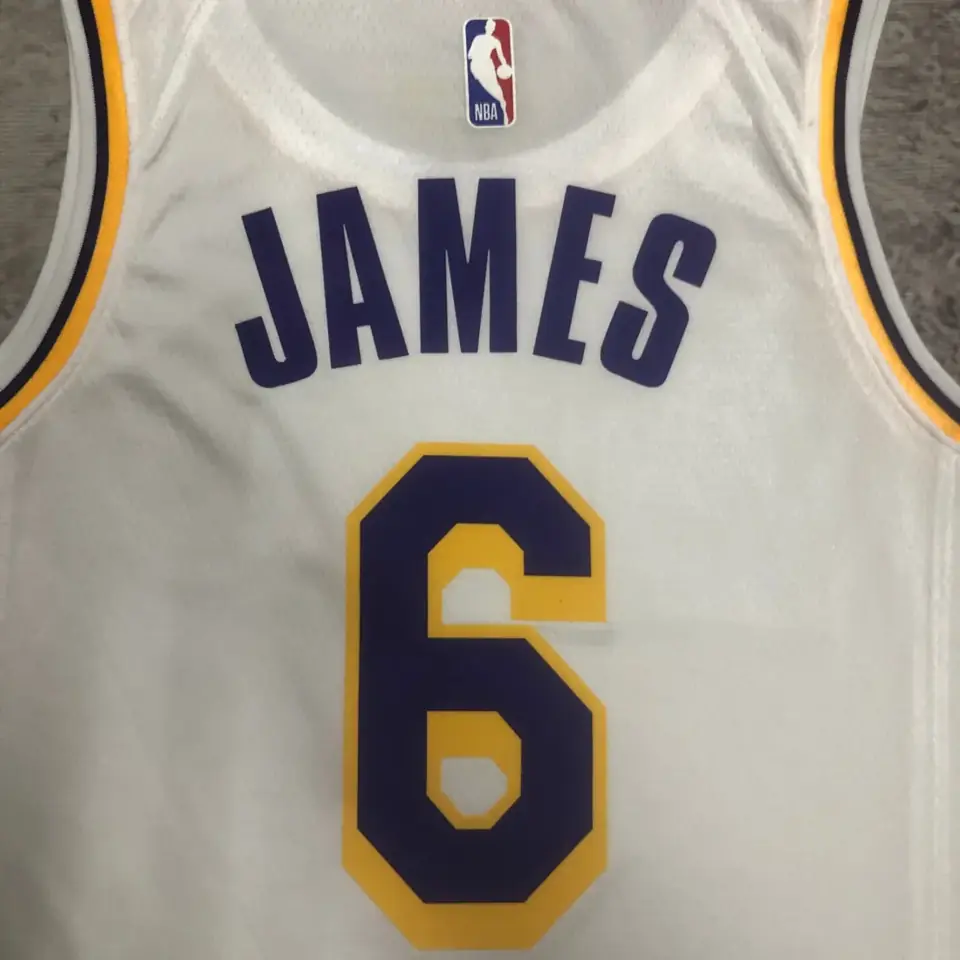 Foto 2 de Temporada 23 Los Angeles Lakers cuello redondo blanco n.º 6 James