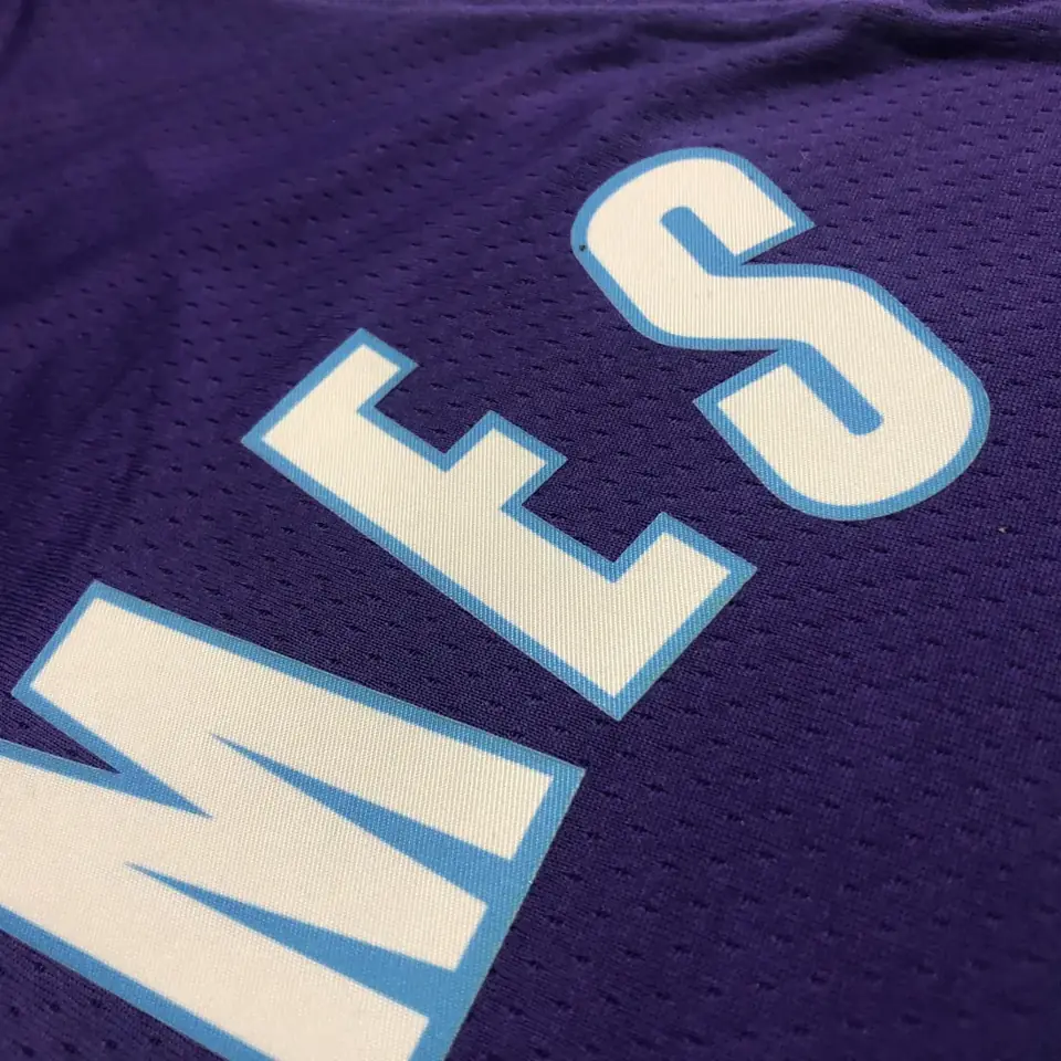 Foto 6 de 75º aniversario temporada 22 Lakers City Edition nº 23 James