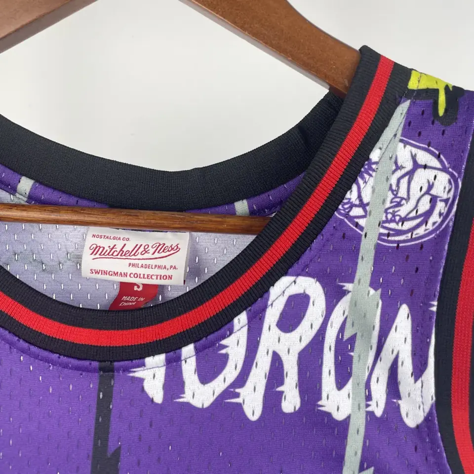 Foto 5 de Camiseta retro MN termoprensada: SW Toronto Raptors temporada 98/99 grafiti n.º 1 McGrady