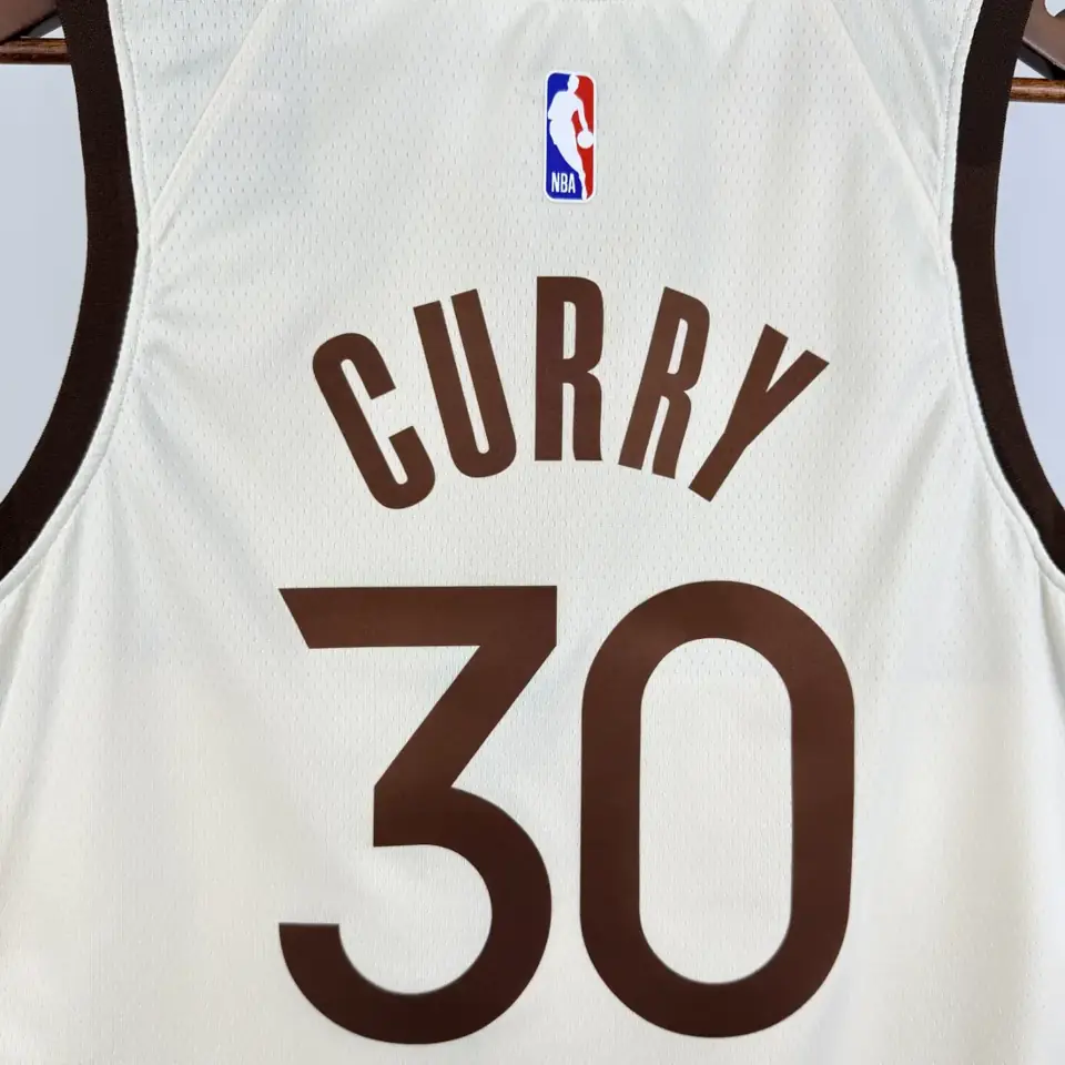 Foto 6 de Temporada 26 Warriors edición ciudad número 30 Curry