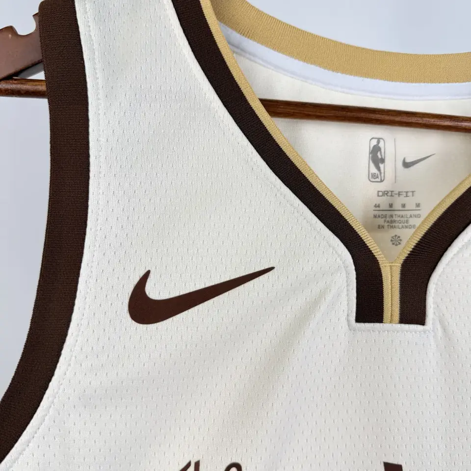 Foto 8 de Temporada 26 Warriors edición ciudad número 30 Curry