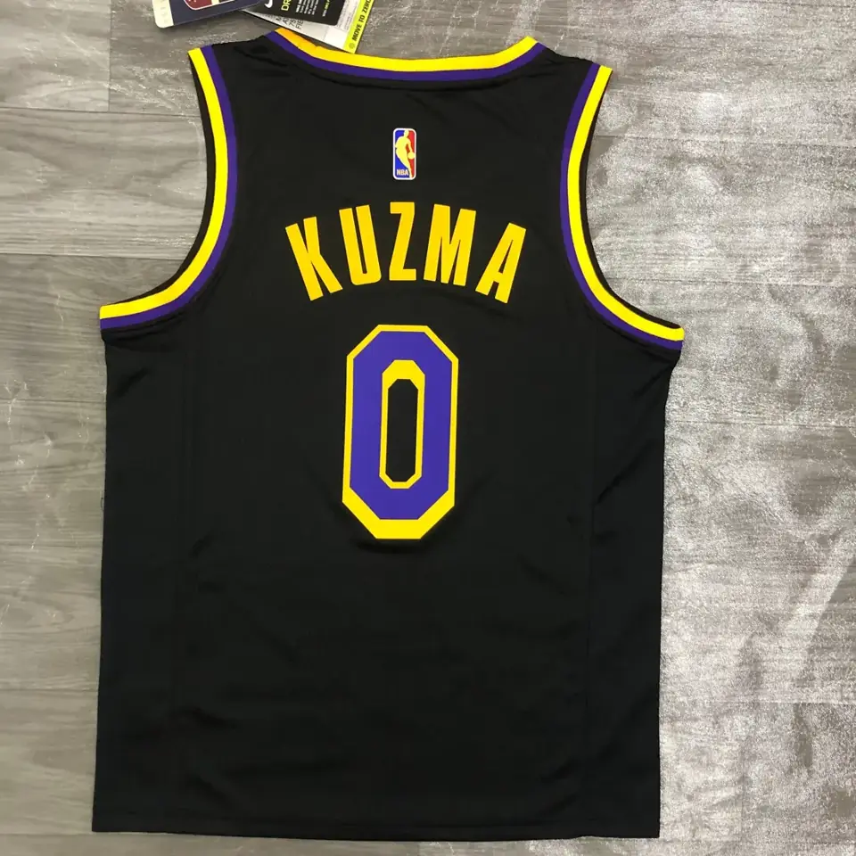Foto 2 de Temporada 21 Los Angeles Lakers Edición Earned nº 0 Kuzma