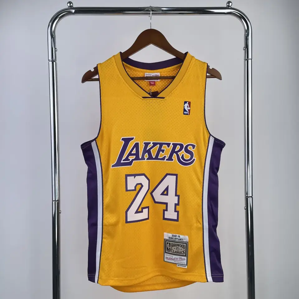 Foto 1 de Camiseta retro MN termosellada: SW Lakers temporada 08/09 cuello en V amarillo número 24 Kobe