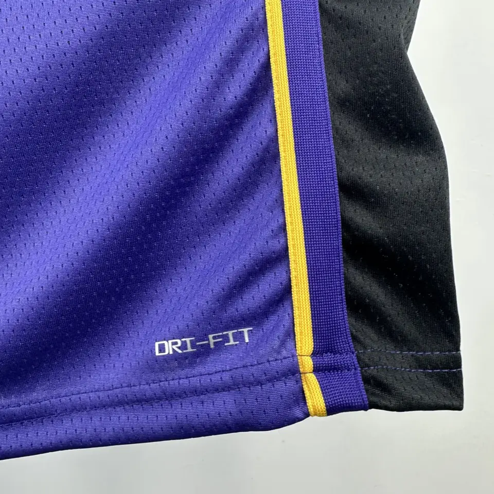 Foto 4 de Temporada 23 Lakers Versión Jumpman número 77 Dončić