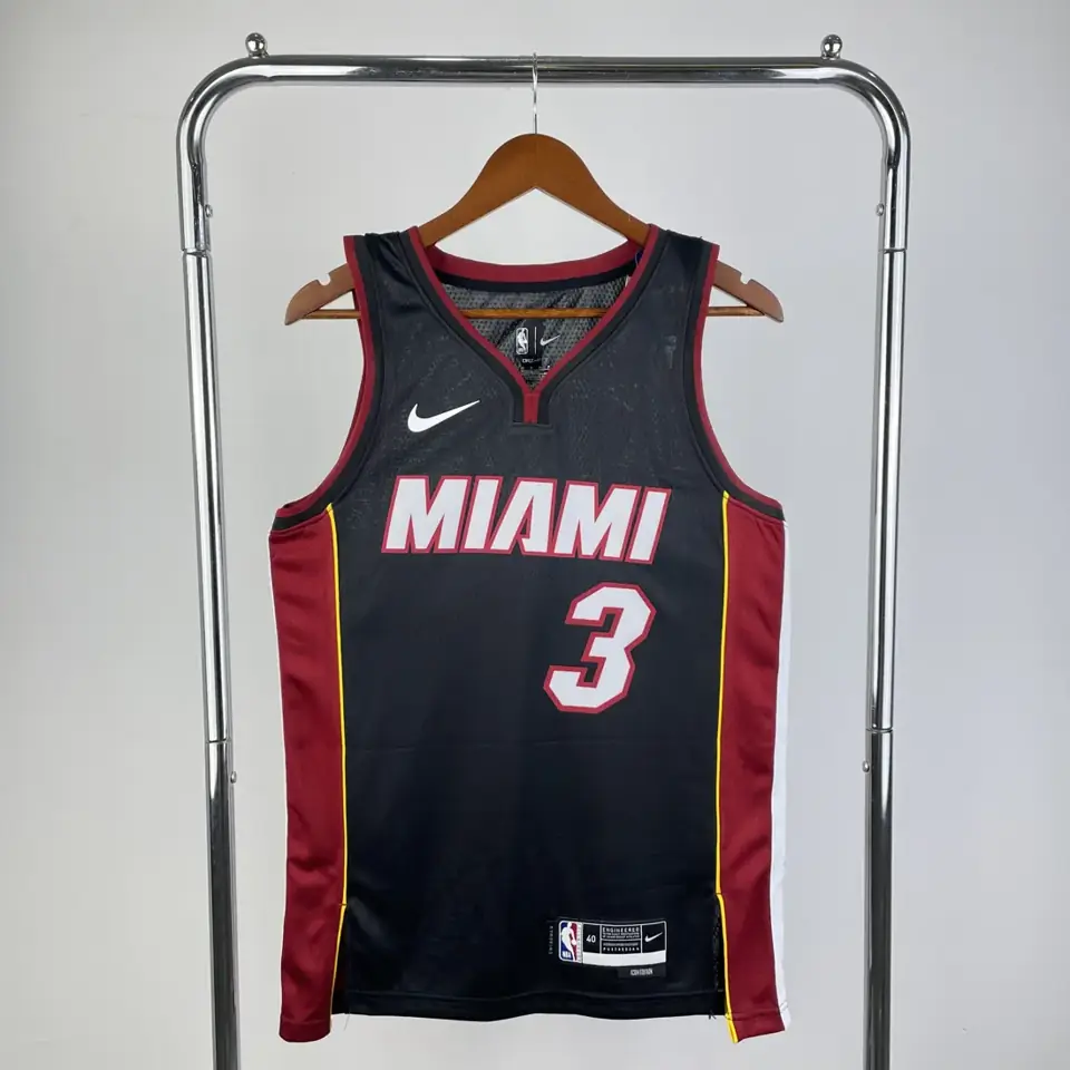 Foto 1 de Temporada 23 Miami Heat camiseta cuello en V negra número 3 Wade