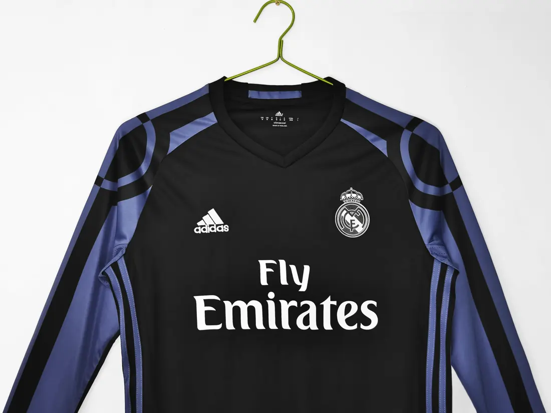Foto 8 de Manga larga: Temporada 2016/17 Real Madrid tercera negra 3B