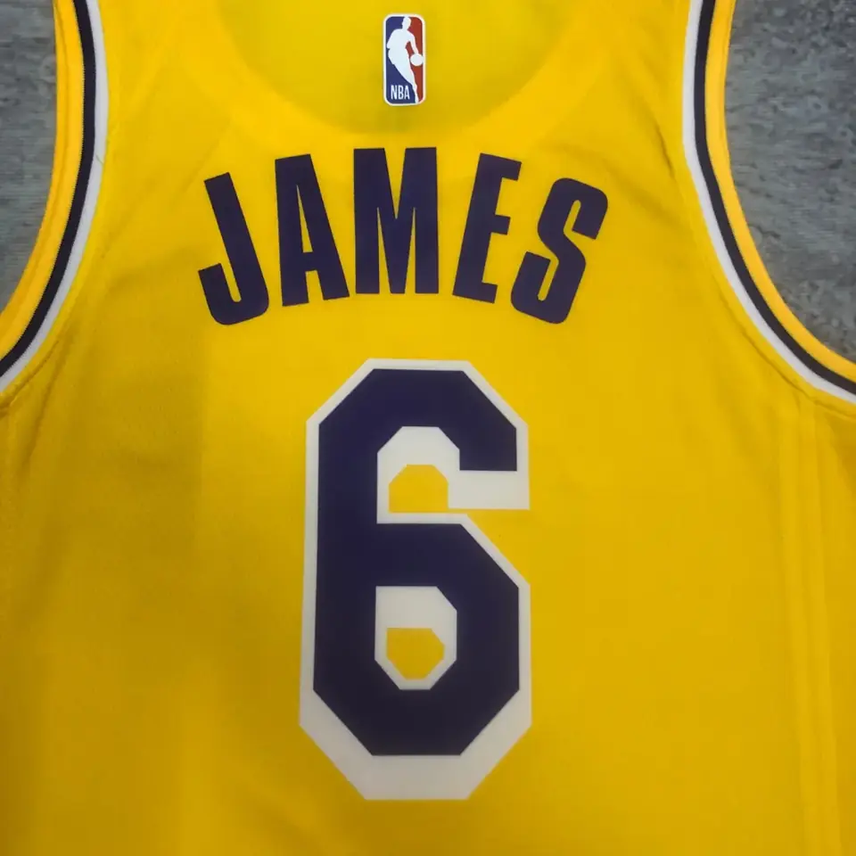 Foto 2 de Temporada 23 Los Angeles Lakers cuello redondo amarillo n.º 6 James