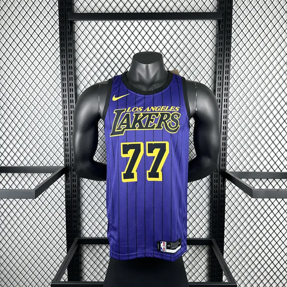 Foto 3 de Temporada 2021 Lakers morado a rayas número 77 Doncic