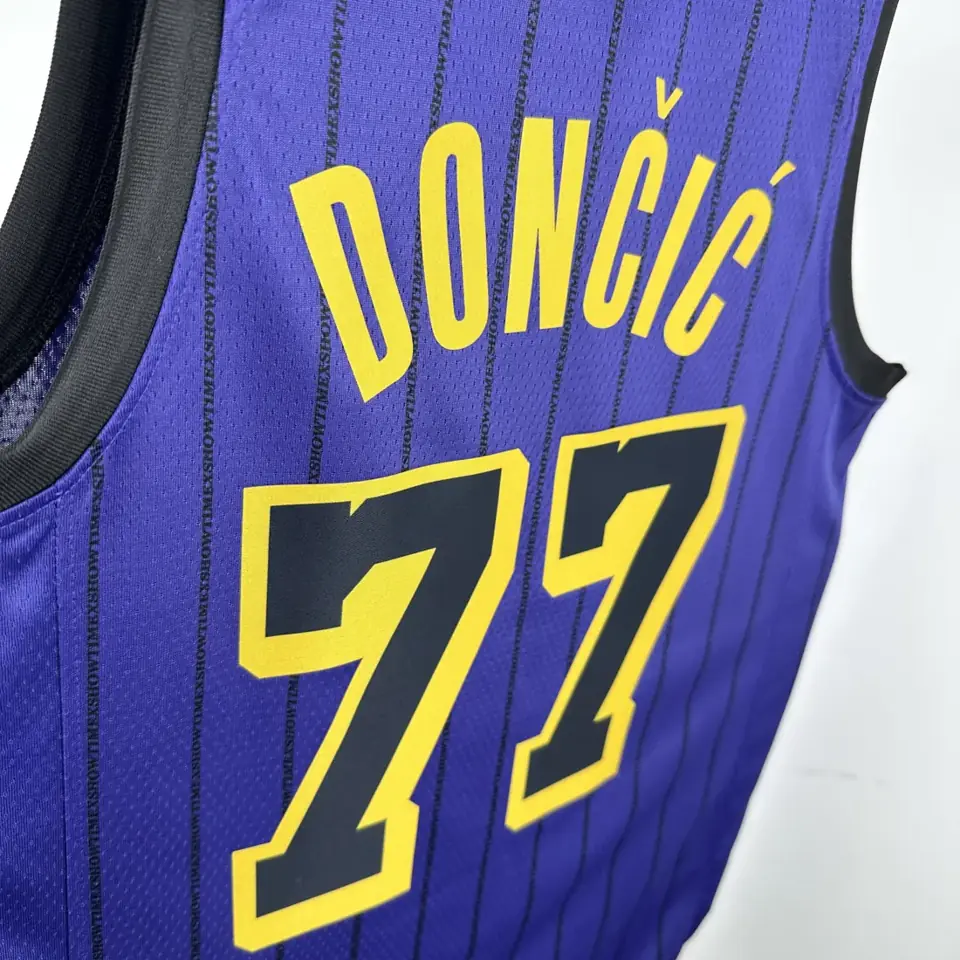 Foto 4 de Temporada 2021 Lakers morado a rayas número 77 Doncic