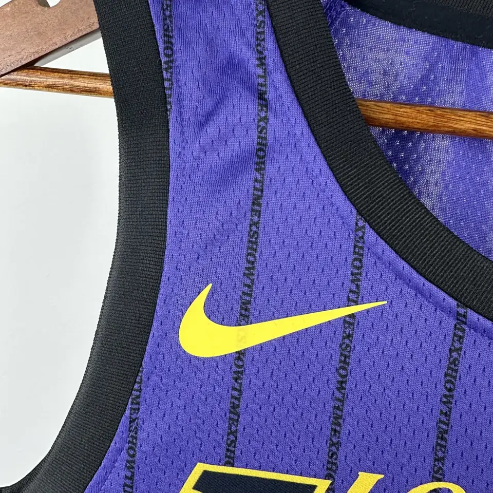 Foto 8 de Temporada 2021 Lakers morado a rayas número 77 Doncic