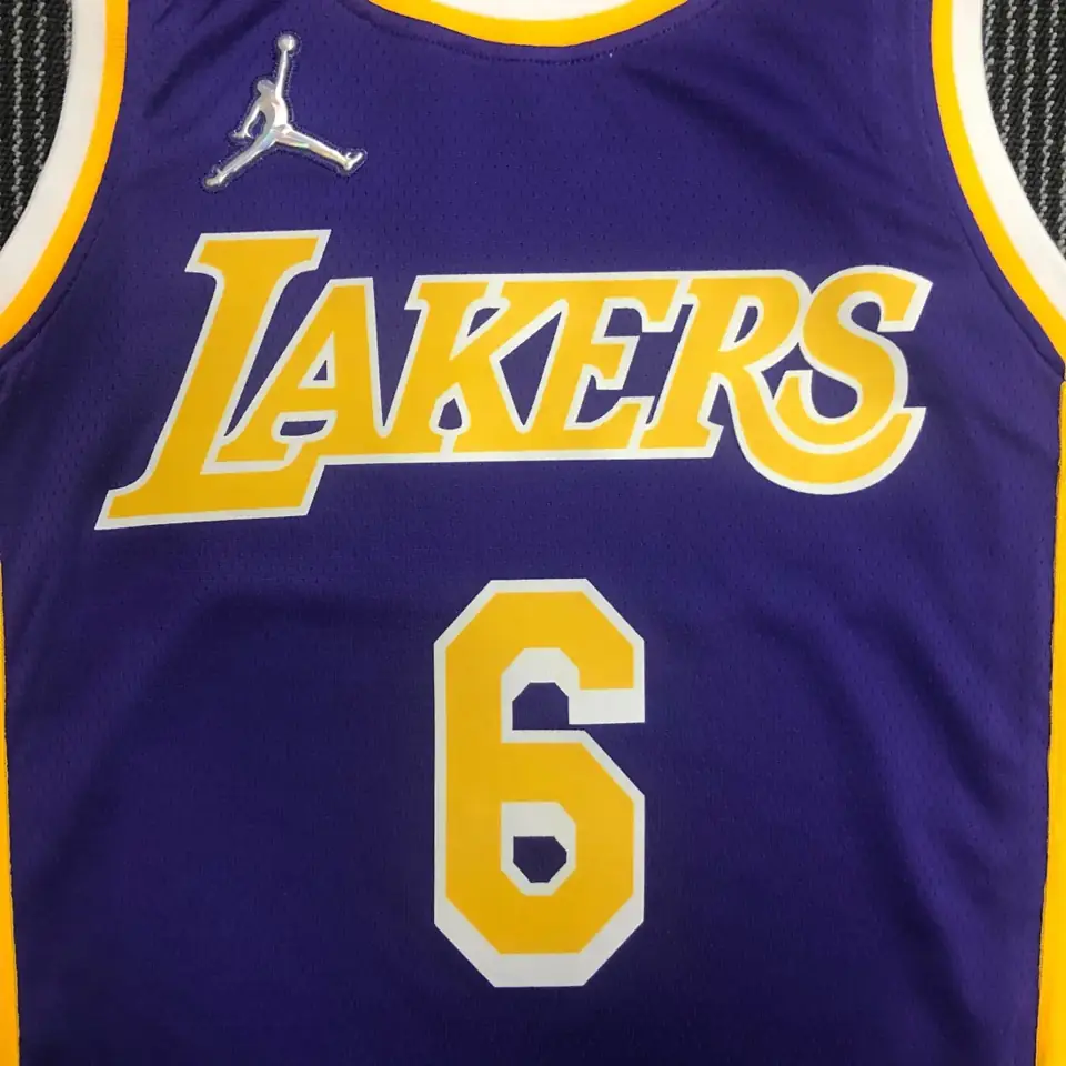 Foto 6 de 75 aniversario Lakers Edición Jumpman número 6 James