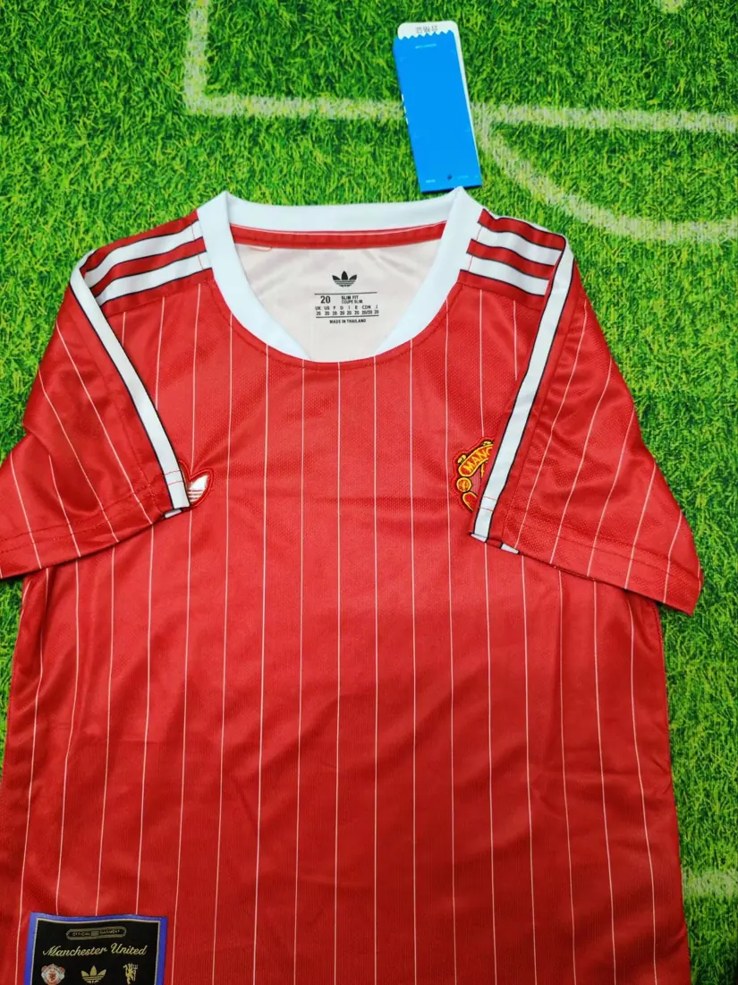 Foto 2 de 26-27 Manchester United versión retro infantil
