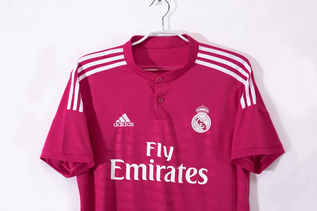 Foto 5 de Temporada 2014/15 Real Madrid visitante fucsia 5A
