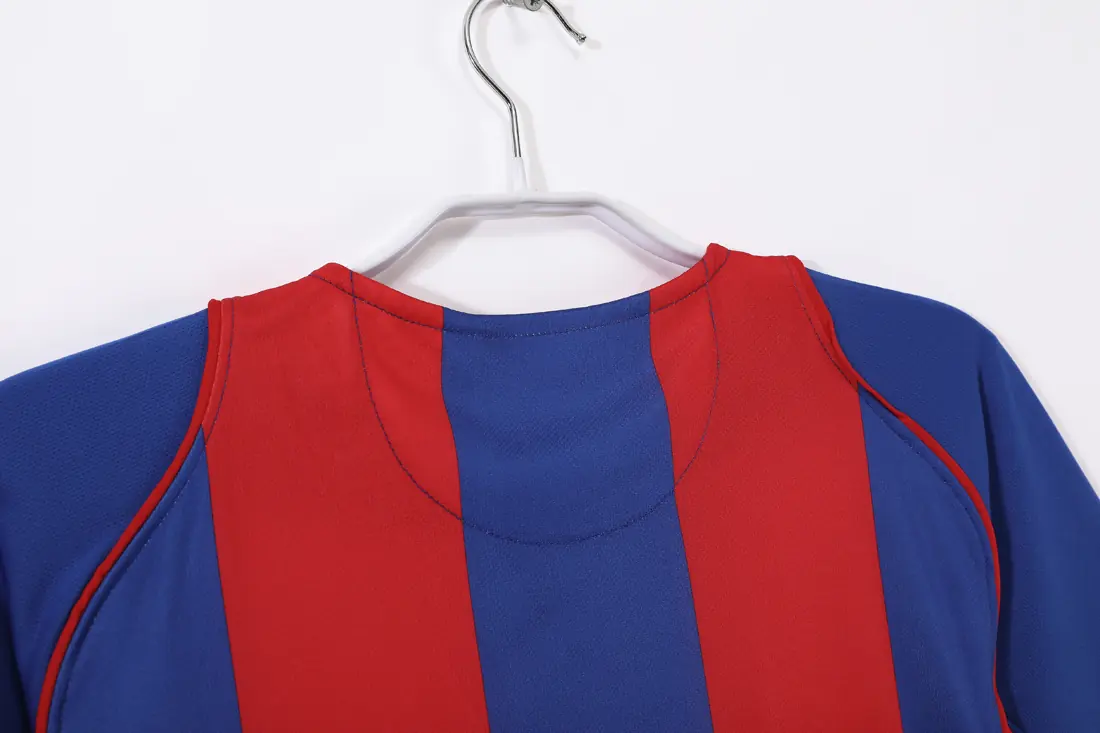 Foto 2 de Temporada 2004/05 FC Barcelona local retro 8A