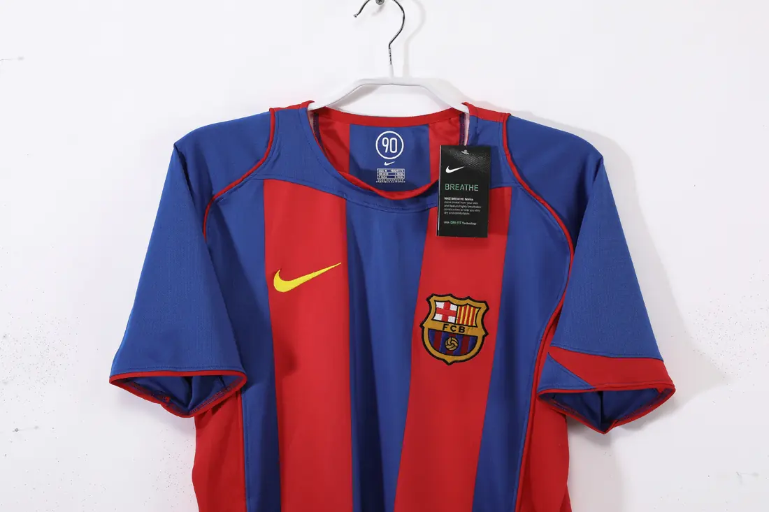 Foto 5 de Temporada 2004/05 FC Barcelona local retro 8A