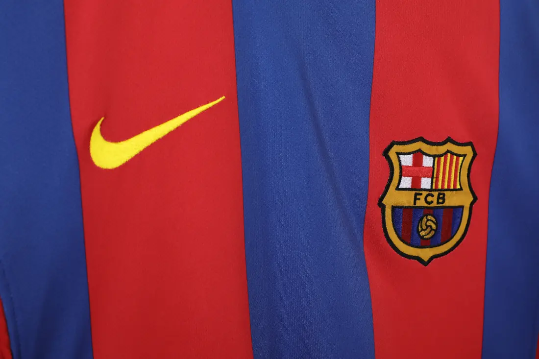 Foto 6 de Temporada 2004/05 FC Barcelona local retro 8A