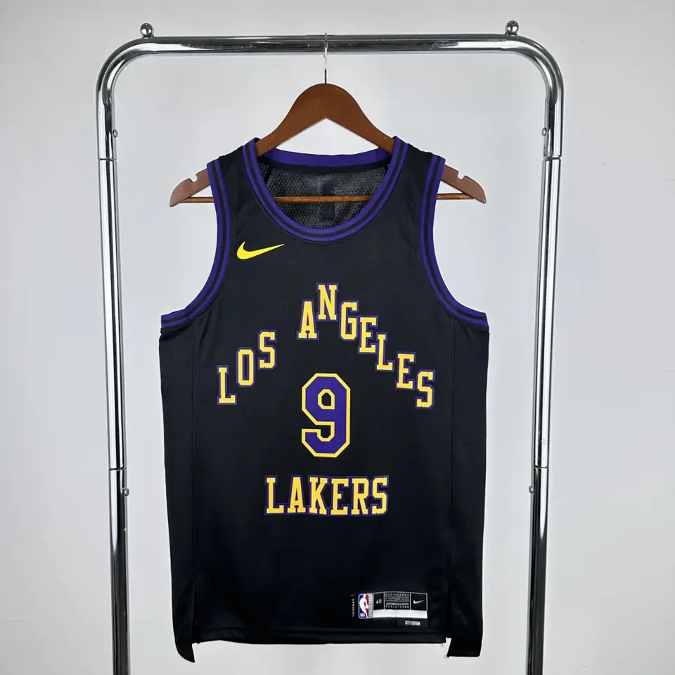 Foto 1 de Temporada 26 Lakers Edición Ciudad Nº 9 Bronny