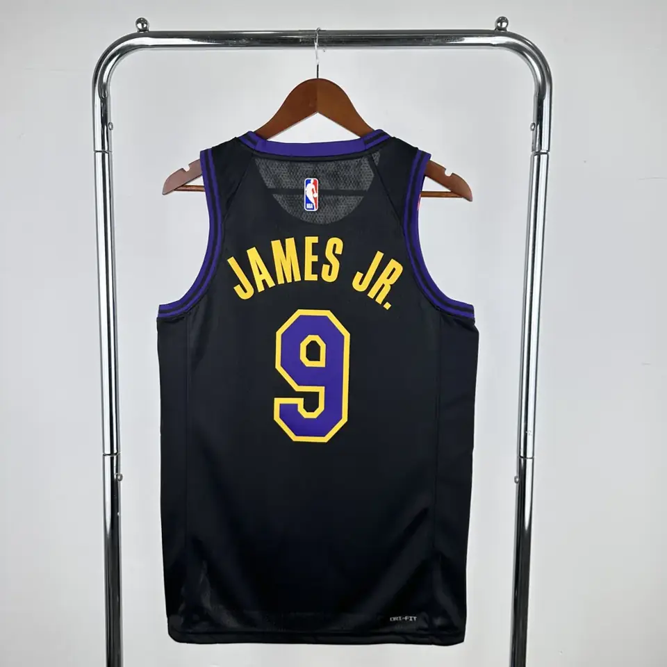 Foto 2 de Temporada 26 Lakers Edición Ciudad Nº 9 Bronny