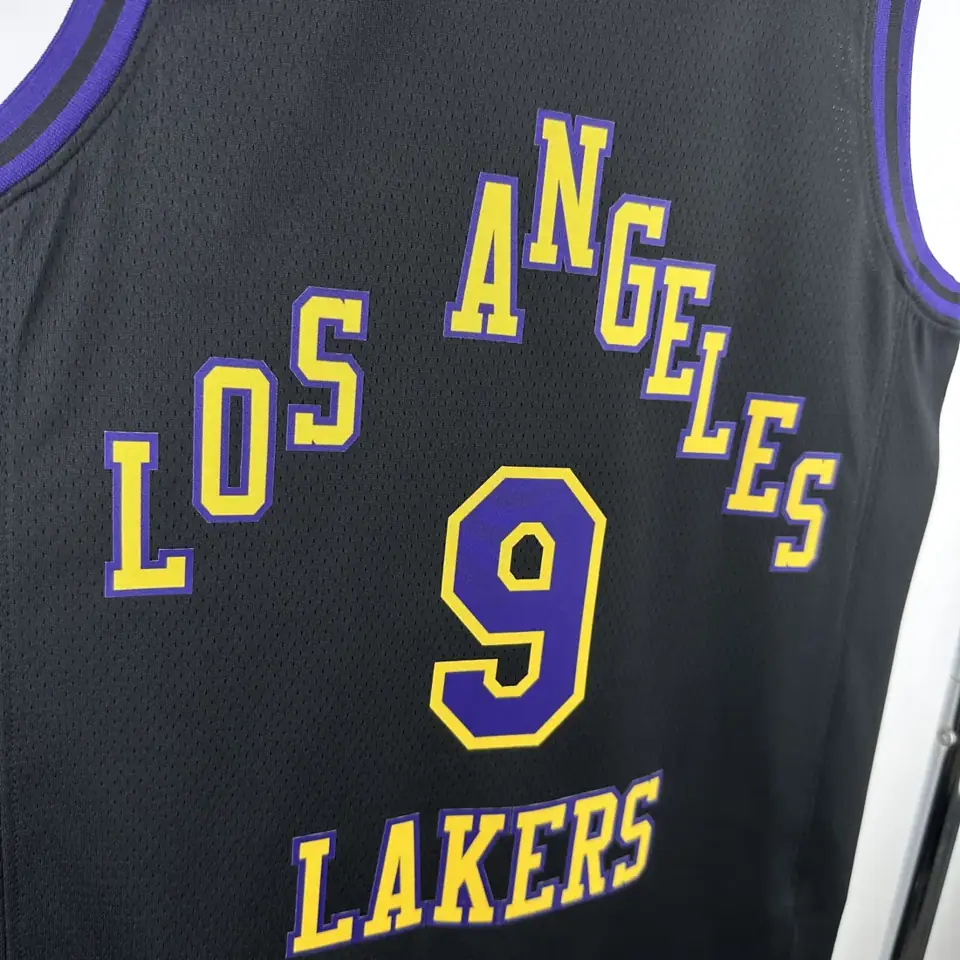 Foto 3 de Temporada 26 Lakers Edición Ciudad Nº 9 Bronny