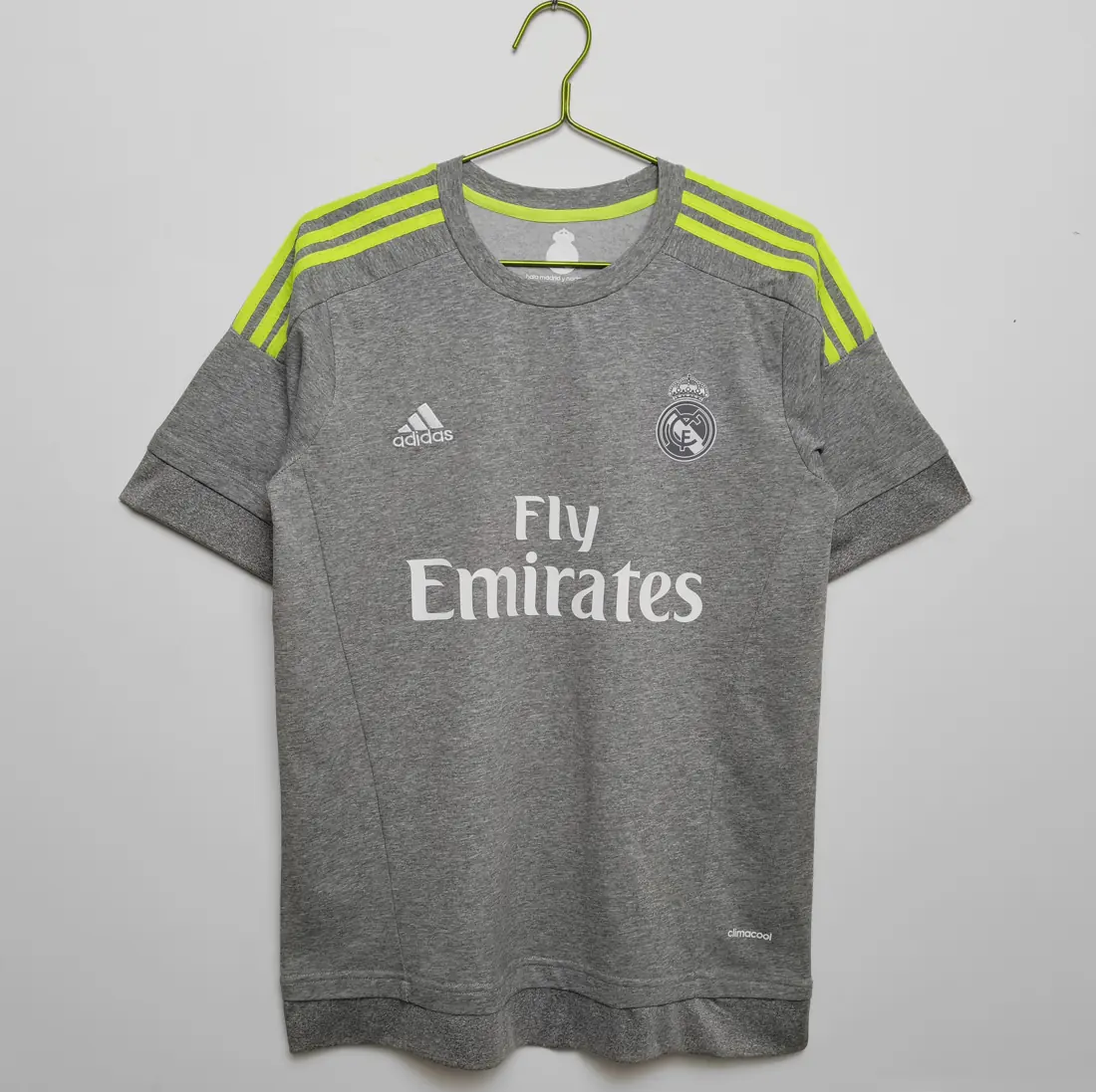 Foto 1 de Temporada 2015/16 Real Madrid visitante retro 8A