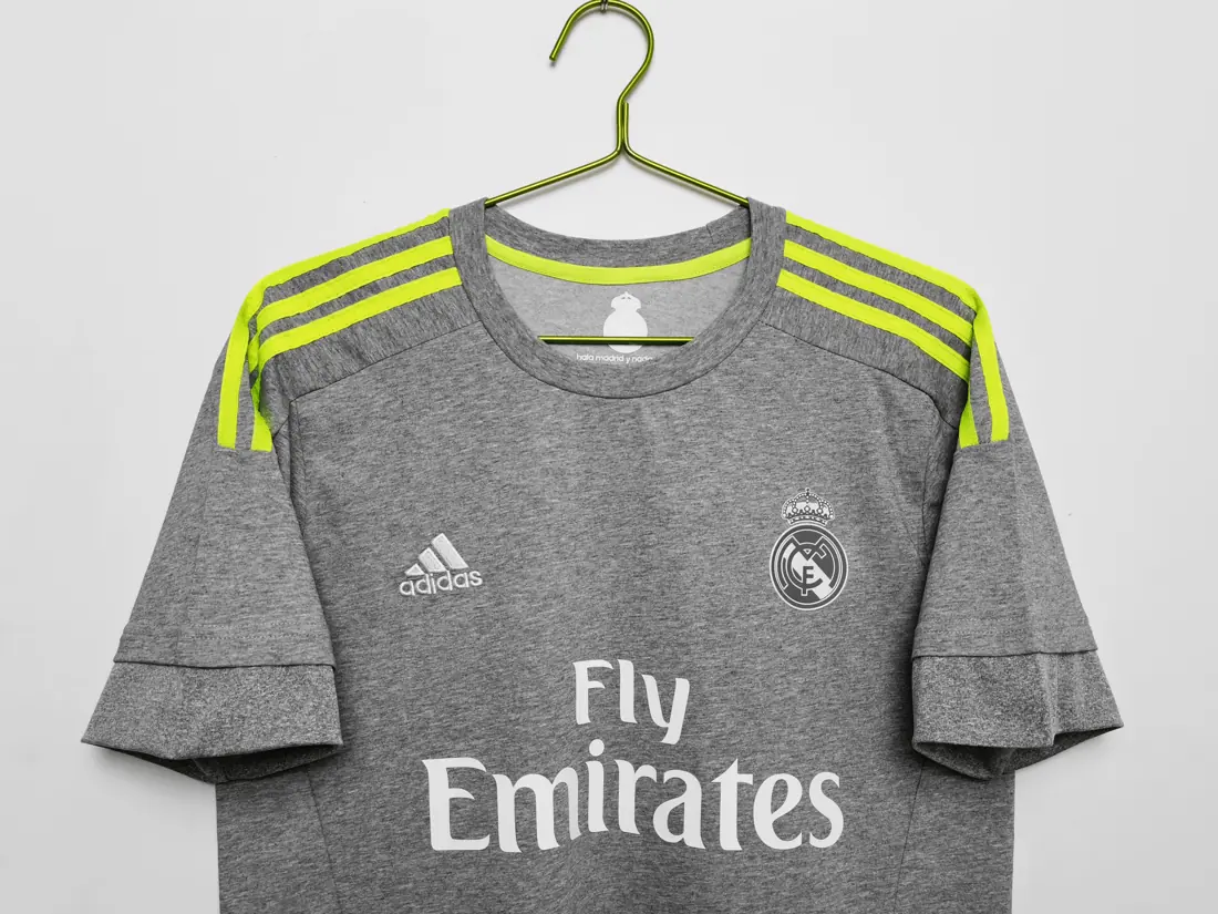 Foto 3 de Temporada 2015/16 Real Madrid visitante retro 8A