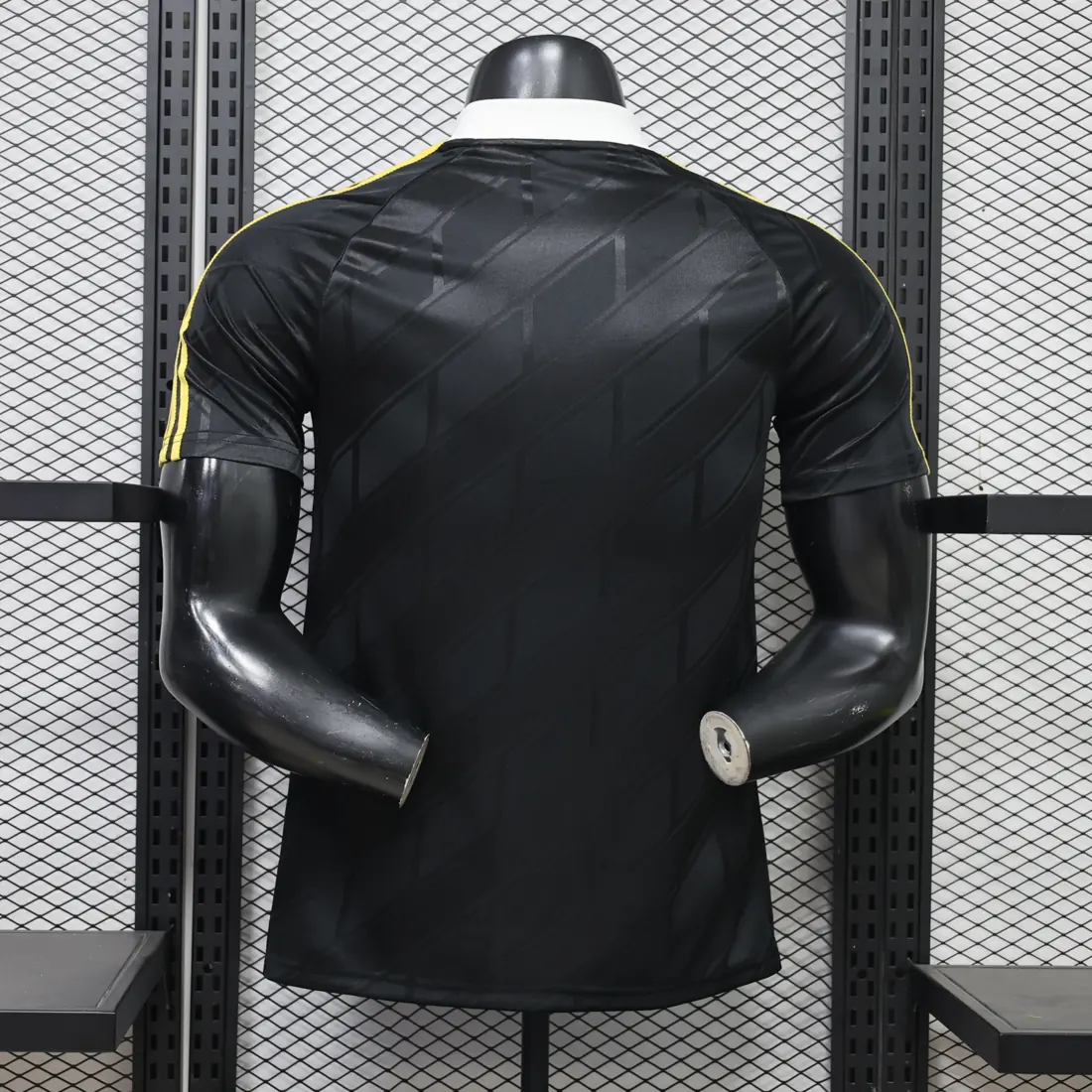 Foto 2 de 26-27 Real Madrid Negro Casual Retro Tallas S-3XL