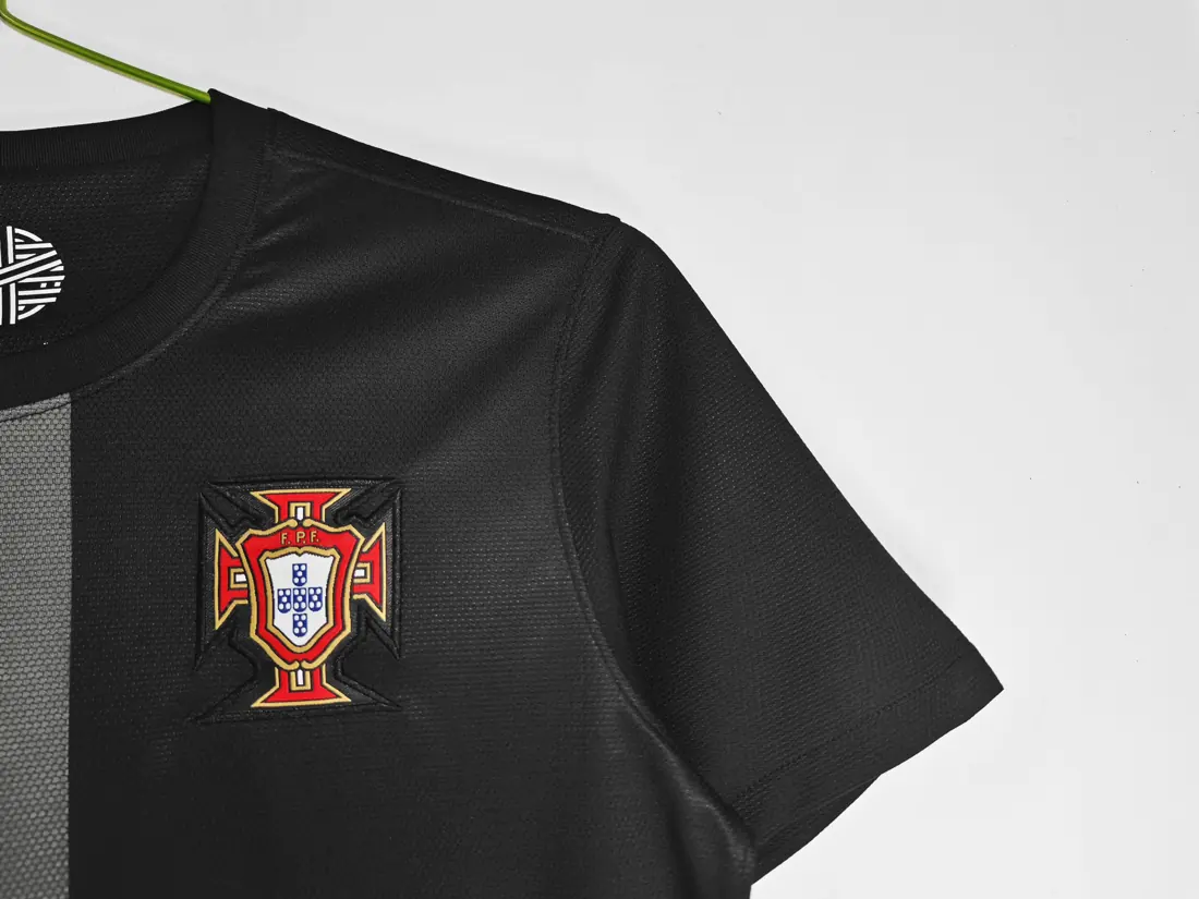 Foto 3 de Temporada 2012/13 Portugal tercera equipación negra 8A