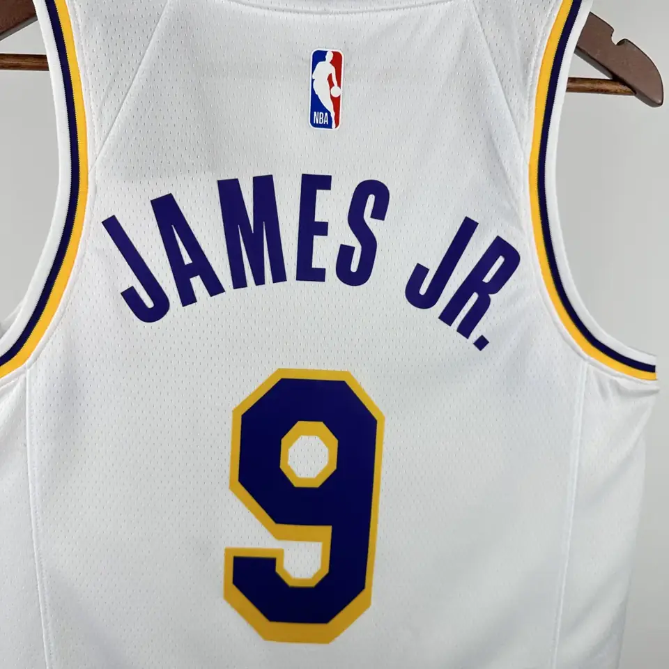 Foto 8 de Temporada 23 Lakers de Los Ángeles cuello redondo blanco número 9 Bronny