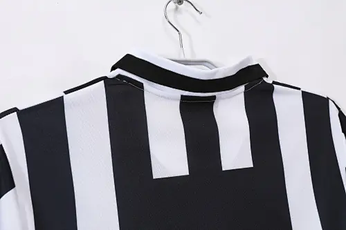 Foto 3 de Temporada 1995/97 Juventus local retro5A