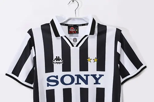 Foto 4 de Temporada 1995/97 Juventus local retro5A