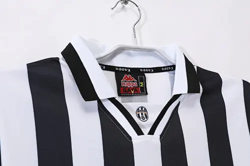 Foto 5 de Temporada 1995/97 Juventus local retro5A