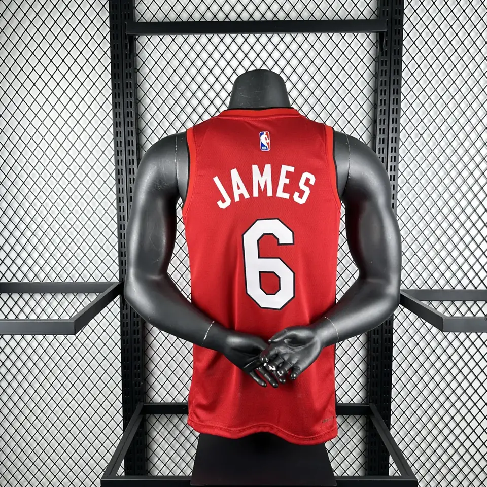 Foto 2 de Temporada 25 Heat Edición City número 6 James