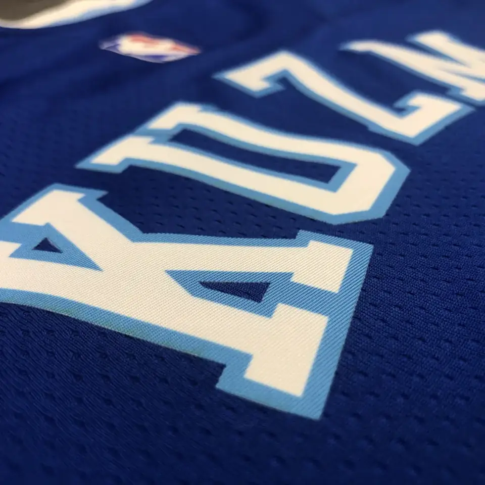 Foto 5 de Los Angeles Lakers Noche Latina retro azul número 0 Kyle Kuzma