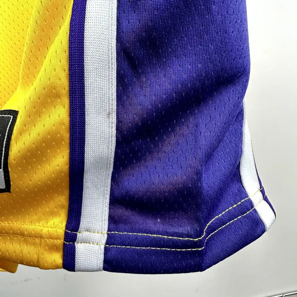 Foto 3 de Lakers Cuello en V amarillo n.º 77 Doncic