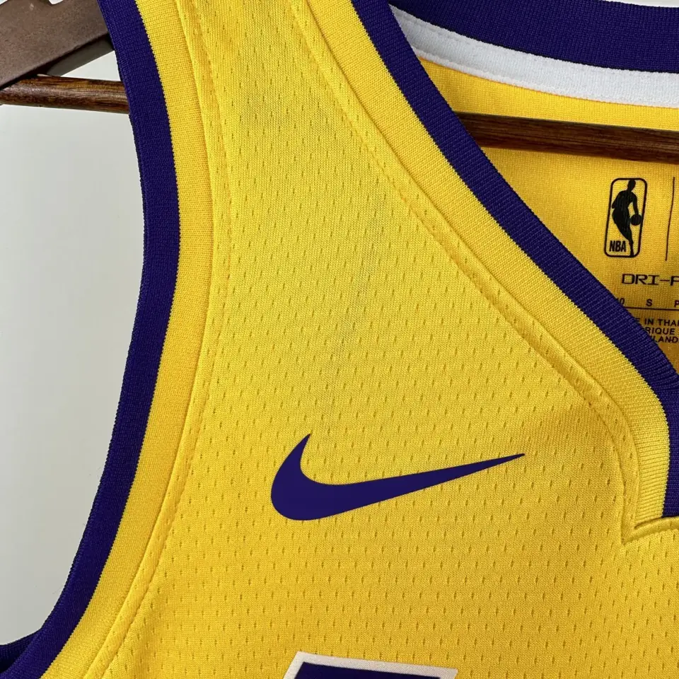 Foto 8 de Lakers Cuello en V amarillo n.º 77 Doncic