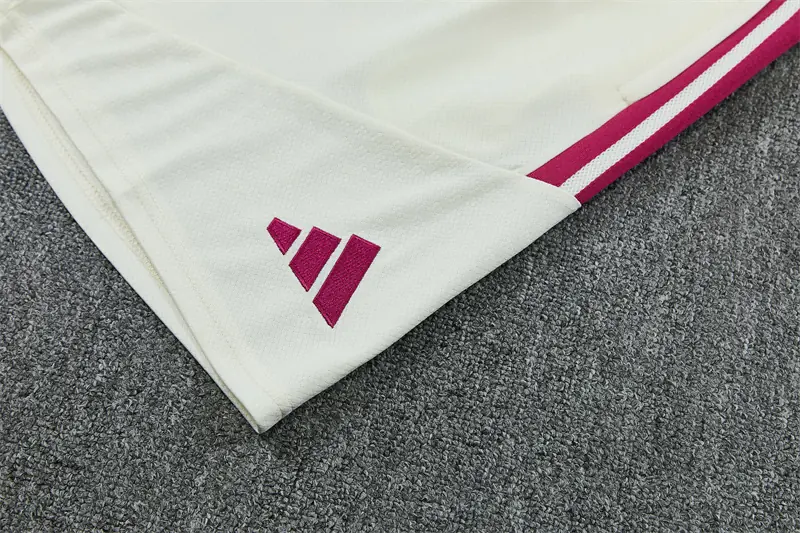 Foto 4 de 26/27 camiseta de manga corta del Real Madrid beige